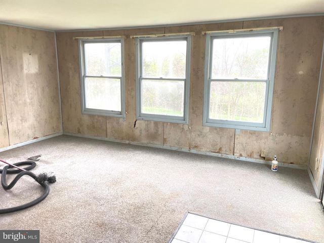 5781 N TIMBER RIDGE RD, Berkeley Springs, WV 25411