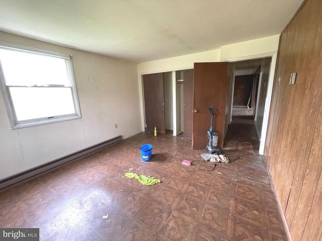 5781 N TIMBER RIDGE RD, Berkeley Springs, WV 25411