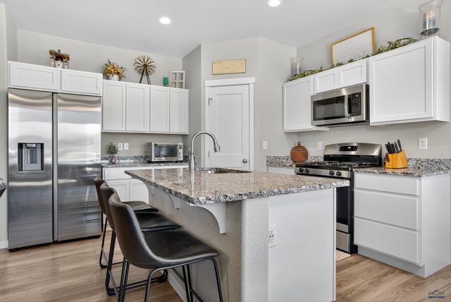 3002 HAZELNUT LN, Rapid City, SD 57703