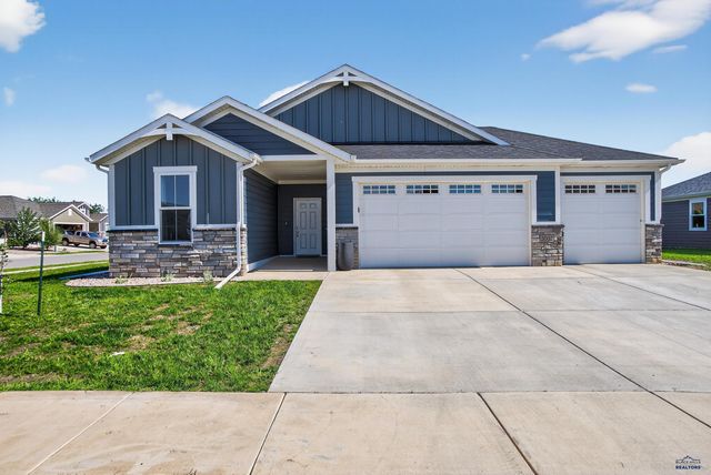 3002 HAZELNUT LN, Rapid City, SD 57703