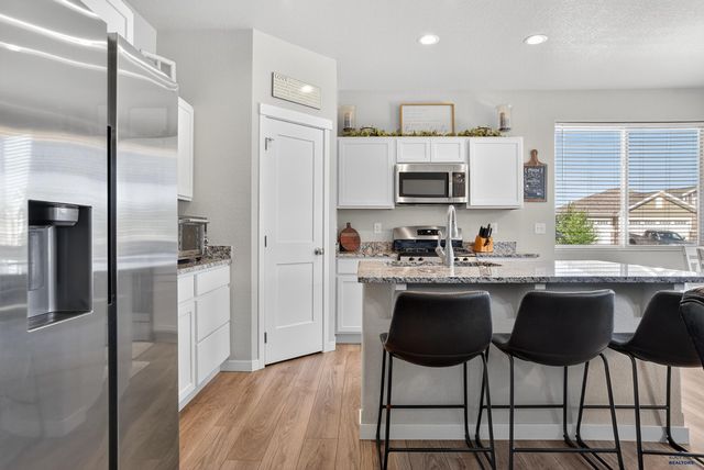 3002 HAZELNUT LN, Rapid City, SD 57703