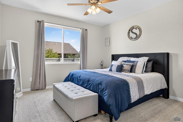 3002 HAZELNUT LN, Rapid City, SD 57703