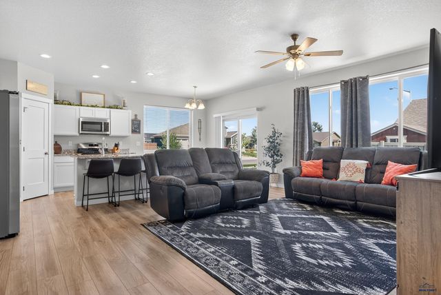 3002 HAZELNUT LN, Rapid City, SD 57703