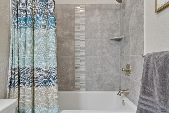 3002 HAZELNUT LN, Rapid City, SD 57703