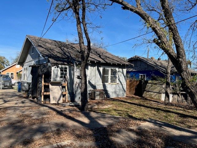 1430 Padgitt Avenue, Dallas, TX 75203