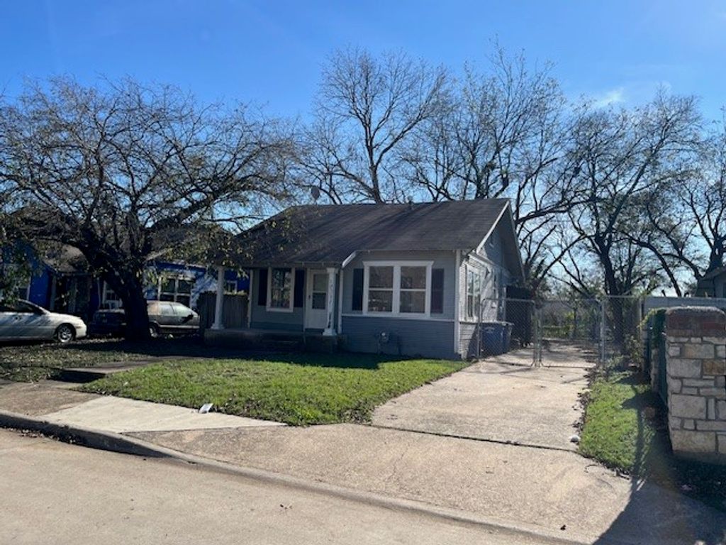 1430 Padgitt Avenue, Dallas, TX 75203