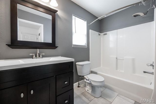 2130 Streamview Court, O'fallon, IL 62269