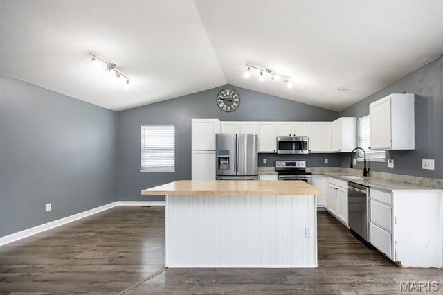 2130 Streamview Court, O'fallon, IL 62269
