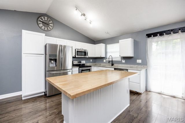 2130 Streamview Court, O'fallon, IL 62269