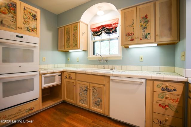 513 Emery Rd, Louisville, KY 40206