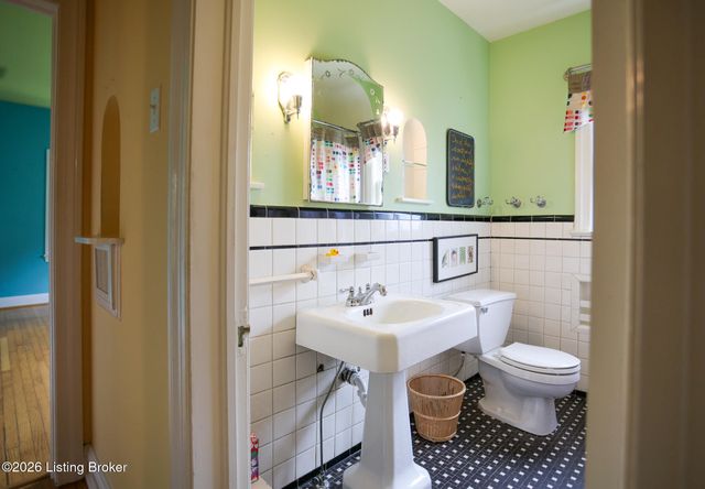 513 Emery Rd, Louisville, KY 40206