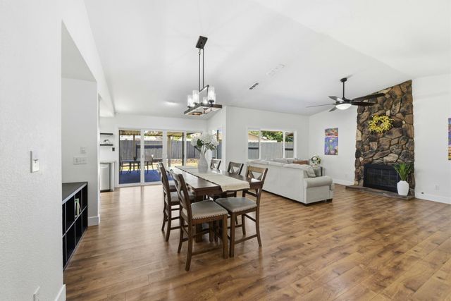 9663 Elmira Cir, Sacramento, CA 95827