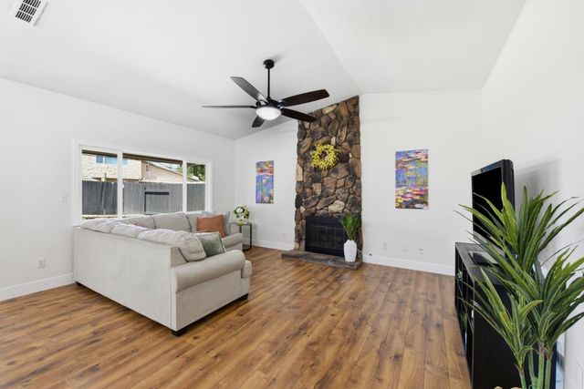 9663 Elmira Cir, Sacramento, CA 95827