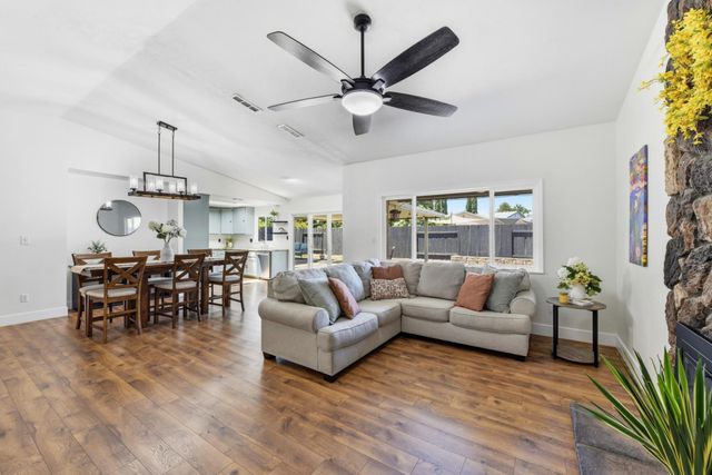 9663 Elmira Cir, Sacramento, CA 95827