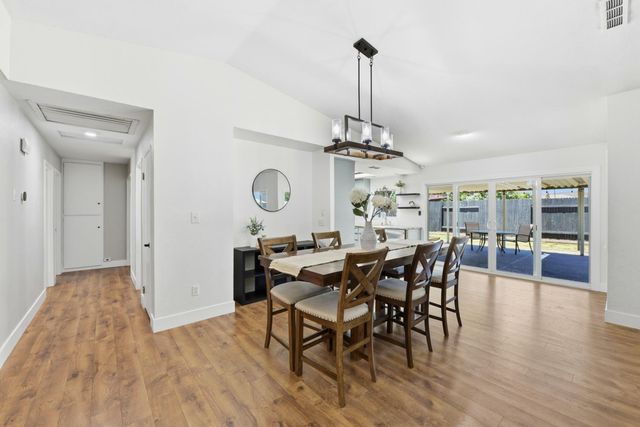 9663 Elmira Cir, Sacramento, CA 95827