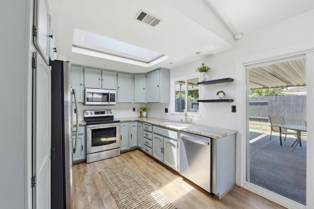 9663 Elmira Cir, Sacramento, CA 95827
