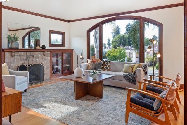 1220 Channing Way, Berkeley, CA 94702