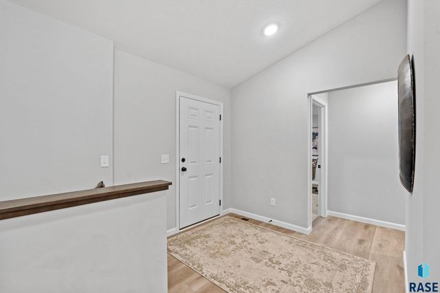 6300 W Goldberg Dr Drive, Sioux Falls, SD 57107