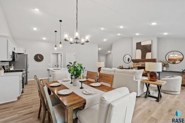 6300 W Goldberg Dr Drive, Sioux Falls, SD 57107