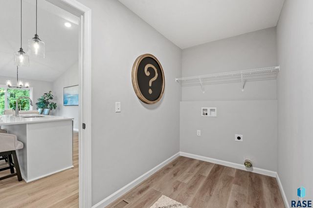6300 W Goldberg Dr Drive, Sioux Falls, SD 57107