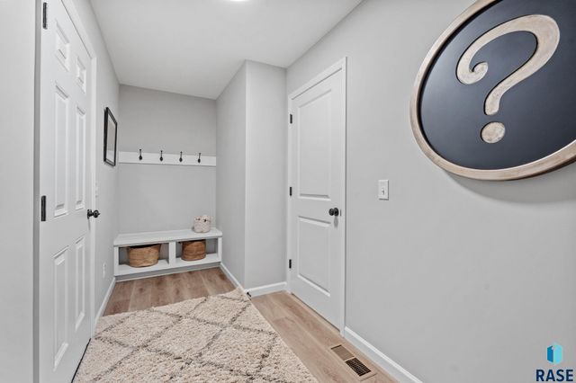 6300 W Goldberg Dr Drive, Sioux Falls, SD 57107