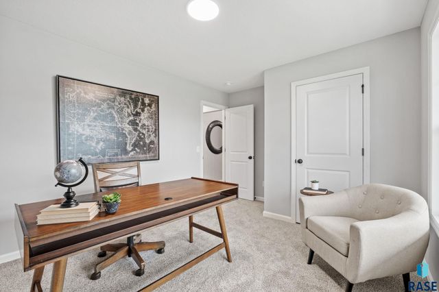 6300 W Goldberg Dr Drive, Sioux Falls, SD 57107