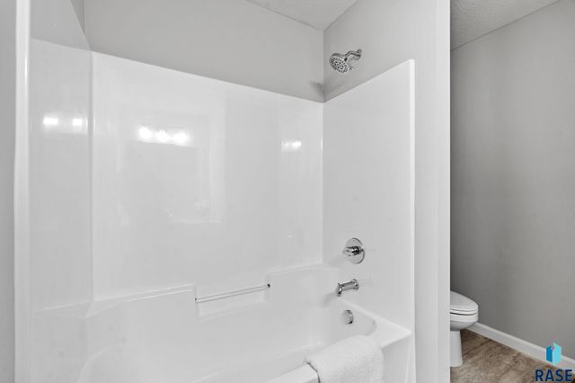 6300 W Goldberg Dr Drive, Sioux Falls, SD 57107