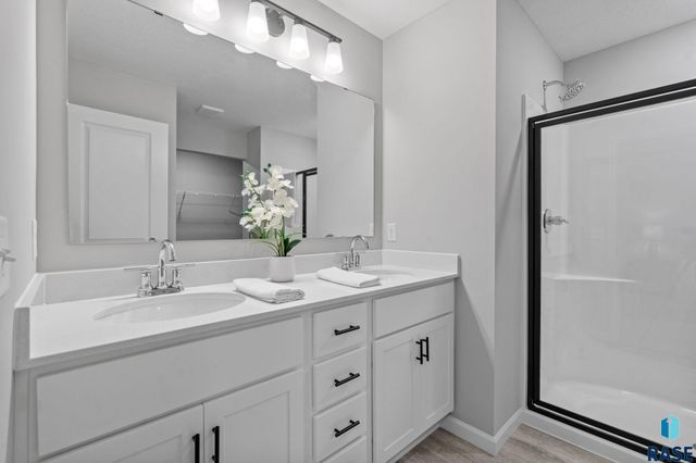 6300 W Goldberg Dr Drive, Sioux Falls, SD 57107