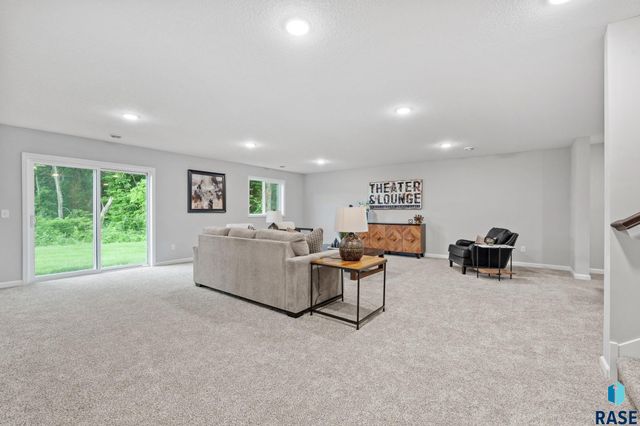 6300 W Goldberg Dr Drive, Sioux Falls, SD 57107