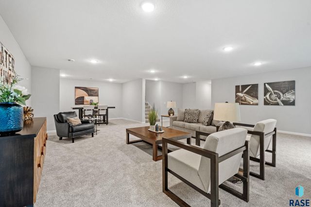 6300 W Goldberg Dr Drive, Sioux Falls, SD 57107
