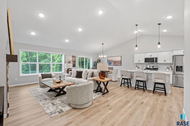 6300 W Goldberg Dr Drive, Sioux Falls, SD 57107