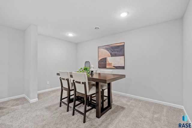 6300 W Goldberg Dr Drive, Sioux Falls, SD 57107