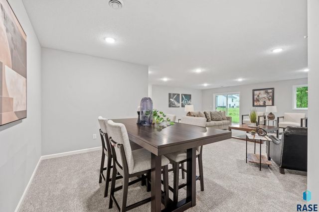 6300 W Goldberg Dr Drive, Sioux Falls, SD 57107