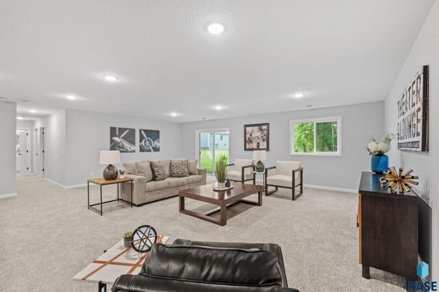 6300 W Goldberg Dr Drive, Sioux Falls, SD 57107