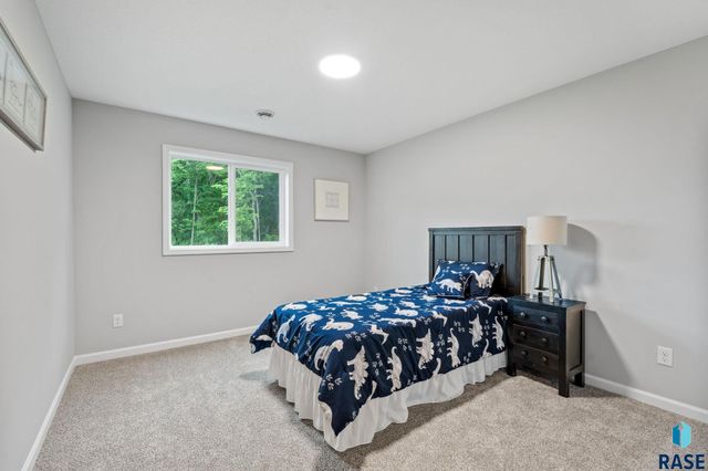 6300 W Goldberg Dr Drive, Sioux Falls, SD 57107