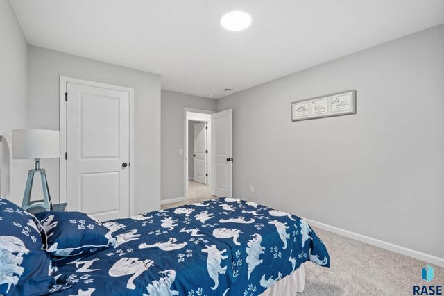 6300 W Goldberg Dr Drive, Sioux Falls, SD 57107
