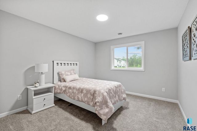6300 W Goldberg Dr Drive, Sioux Falls, SD 57107