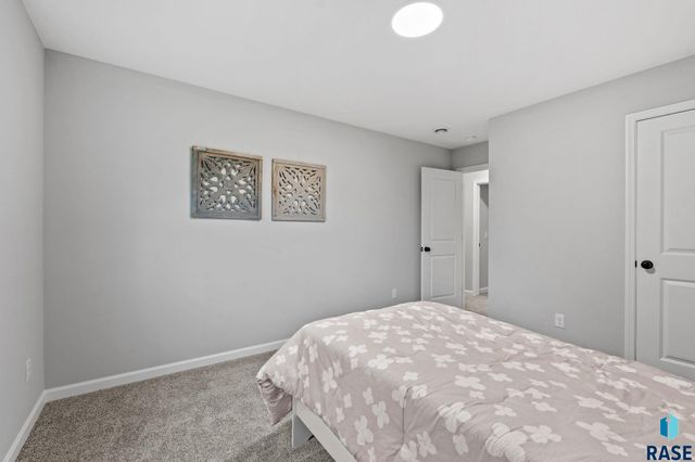 6300 W Goldberg Dr Drive, Sioux Falls, SD 57107