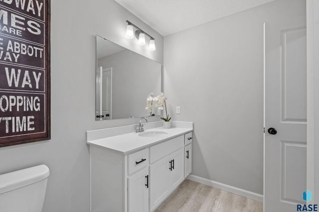 6300 W Goldberg Dr Drive, Sioux Falls, SD 57107