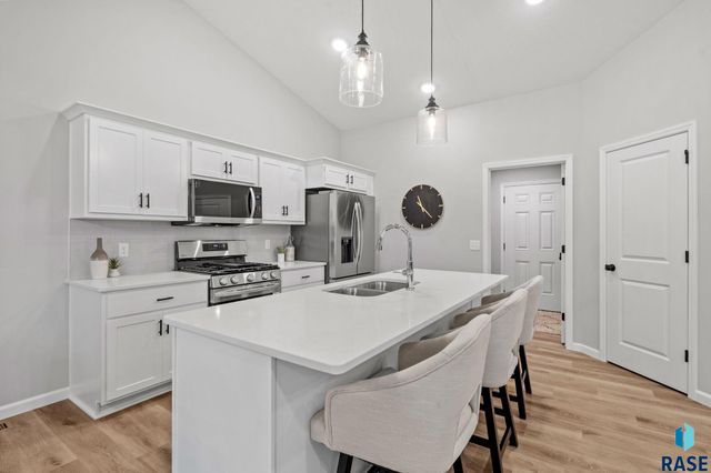 6300 W Goldberg Dr Drive, Sioux Falls, SD 57107