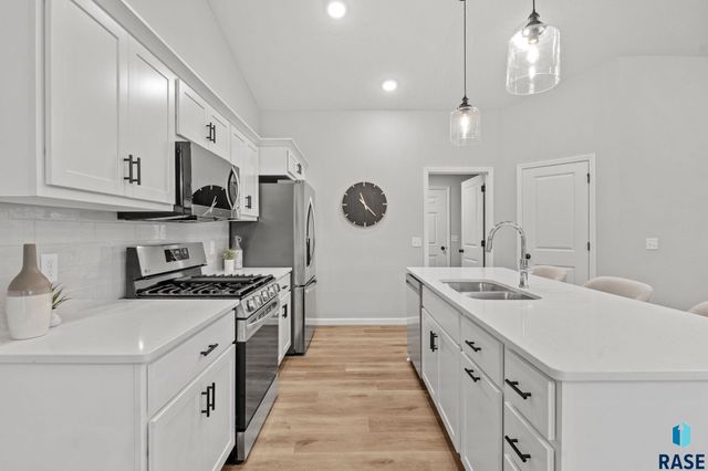 6300 W Goldberg Dr Drive, Sioux Falls, SD 57107