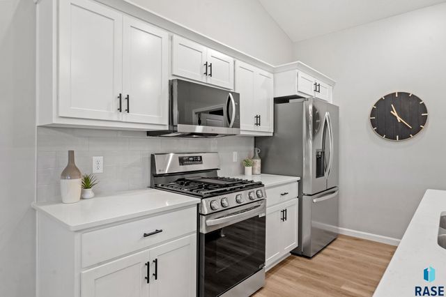 6300 W Goldberg Dr Drive, Sioux Falls, SD 57107