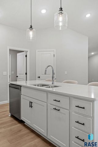 6300 W Goldberg Dr Drive, Sioux Falls, SD 57107