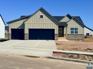 6300 W Goldberg Dr Drive, Sioux Falls, SD 57107