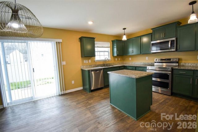 2038 Pippen Avenue, Charlotte, NC 28215