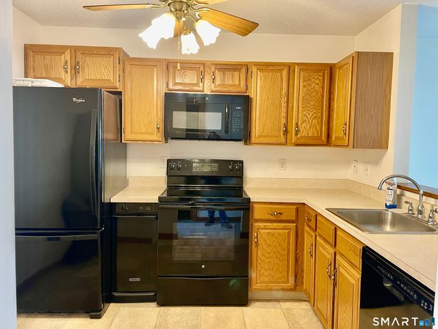 705 Lake Avenue 60, Bristol, CT 06010