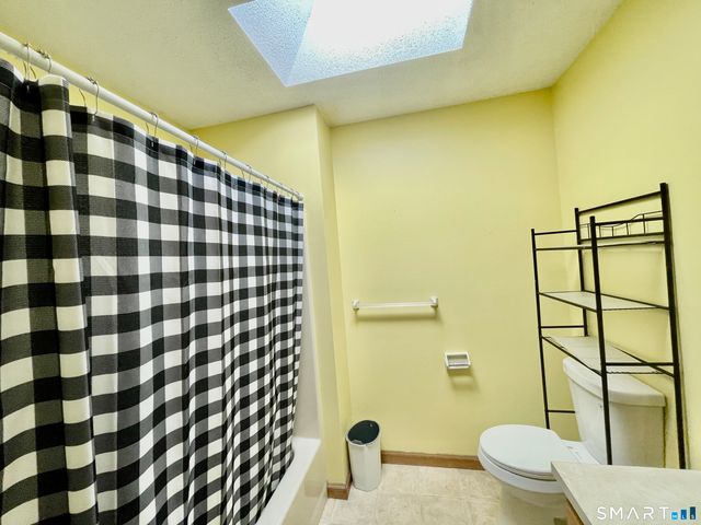 705 Lake Avenue 60, Bristol, CT 06010