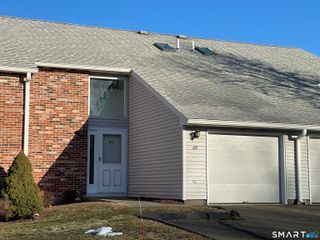 705 Lake Avenue 60, Bristol, CT 06010