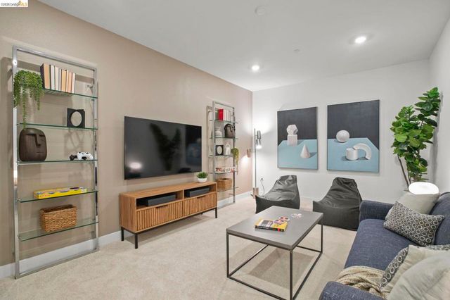 500 Somi Ct 307, Hayward, CA 94544