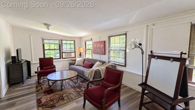 7542 Meadow Avenue, Warren, MI 48091
